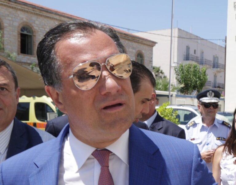 Ένταση στη Χίο με διαμαρτυρία έξω από το νοσοκομείο κατά την επίσκεψη Γεωργιάδη