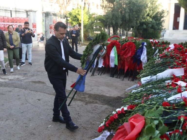 Μήνυμα ενότητας και αγώνα για τη Δημοκρατία από Ανδρουλάκη και Δούκα στην 52η επέτειο του πολυτεχνείου