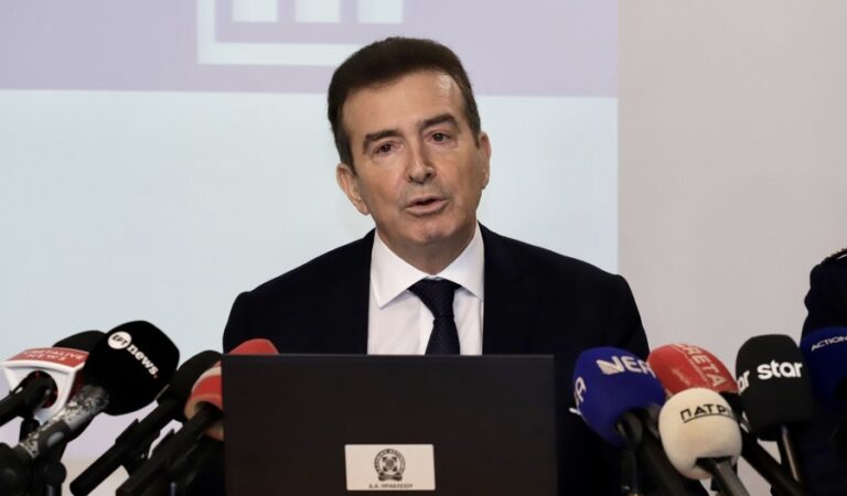 Έρχεται πάλι στην Κρήτη ο Χρυσοχοΐδης: Ποινικοποιούνται οι μπαλωθιές – Αυστηρές ποινές για πιστόλια και περίστροφα