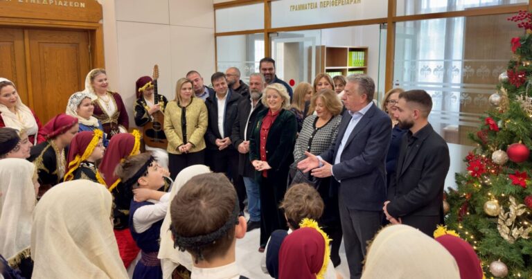 Τα… έψαλλαν και στον Περιφερειάρχη Κρήτης Σταύρο Αρναουτάκη – Πρωτοχρονιάτικα κάλαντα και ευχές στην Περιφέρεια Κρήτης | Photos