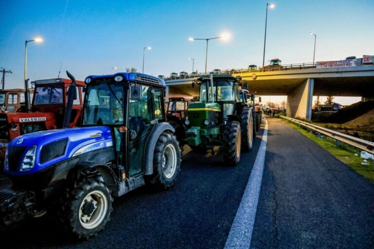 «Αγρότες σε πολεμική διάταξη: Τελική απόφαση για μπλόκα σε δρόμους, λιμάνια και αεροδρόμια ως το τέλος της εβδομάδας»