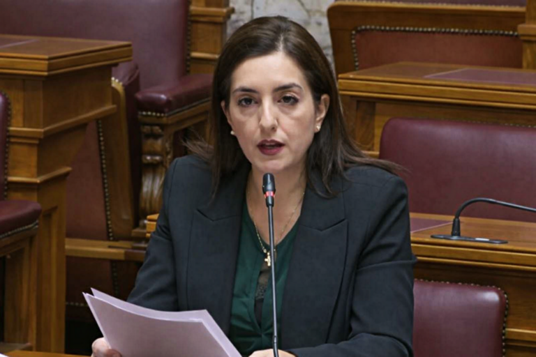 Κουρουπάκη: «Η κυβέρνηση κλείνει τα ΕΛΤΑ και επιβραβεύει τους αποτυχημένους»