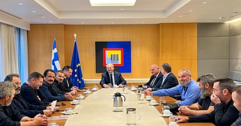 Παραμένουν στην Αθήνα οι Κρητικοί αγροτοκτηνοτρόφοι – Συνεχίζονται οι επαφές τους την Παρασκευή