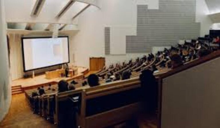 Μαζικές διαγραφές στα ΑΕΙ: Tέλος χρόνου για 220.000 «ανενεργούς» φοιτητές