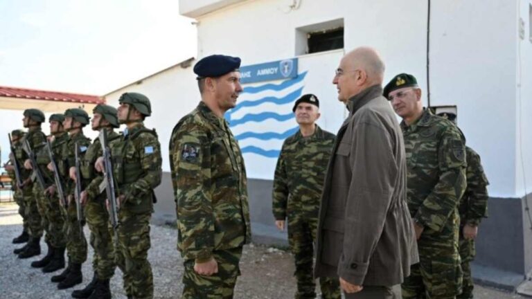 Σάμος: Επίσκεψη Δένδια σε στρατιωτικές μονάδες και φυλάκια