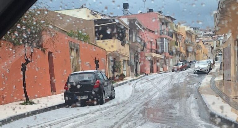 Κρήτη | «Άσπρη μέρα» στις Αρχάνες – Εντυπωσιακές εικόνες από το γραφικό χωριό