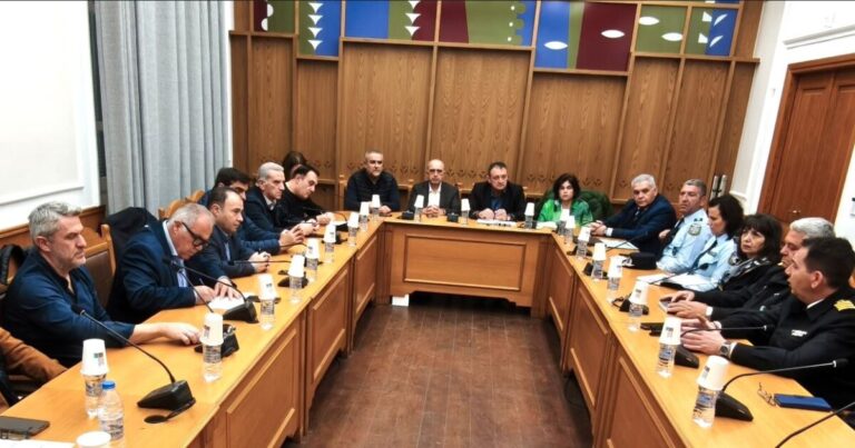 Ευρεία σύσκεψη στην Περιφέρεια Κρήτης: Υγιεινή και ασφάλεια στους χώρους εργασίας