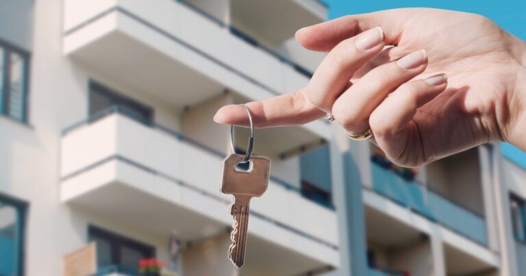 Κρήτη | «Πάρτι» αισχροκέρδειας: Τους νοικιάζουν σπίτια «τρώγλες» και τους διώχνουν το καλοκαίρι | Video