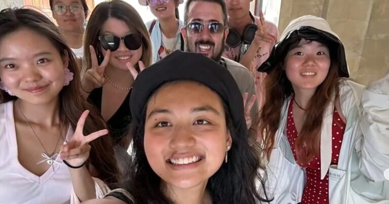 Από τη Βιάννο στο Πεκίνο: Ο Κρητικός καθηγητής που χορεύει «σιγανό» και «χανιώτη» με τους Κινέζους