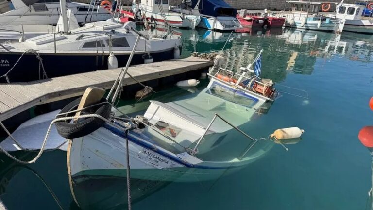 Κρήτη | Αναστάτωση για ημιβυθισμένο μικρό επαγγελματικό σκάφος | Photos