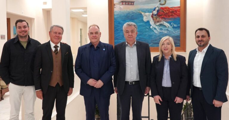 Τον Περιφερειάρχη Κρήτης Σταύρο Αρναουτάκη επισκέφθηκαν o Πρόεδρος της Ευρωπαϊκής Ομοσπονδίας Ζίου Ζίτσου και η Πρόεδρος της Ελληνικής Ομοσπονδίας του αθλήματος