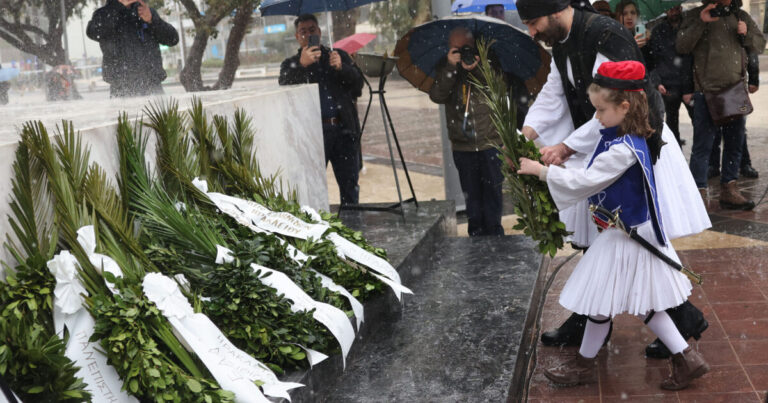 Εκδηλώσεις υπό βροχή και στο Ηράκλειο για την 25η Μαρτίου | Photos