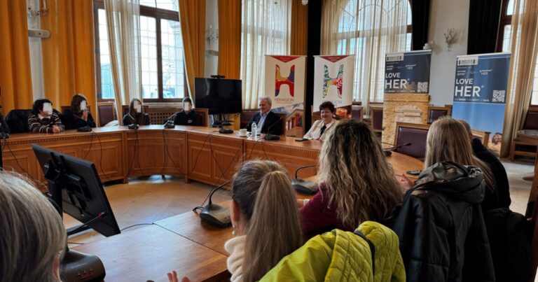 Μαθητές και εκπαιδευτικούς από την Πολωνία και την Ιταλία υποδέχθηκε ο Δήμαρχος Ηρακλείου