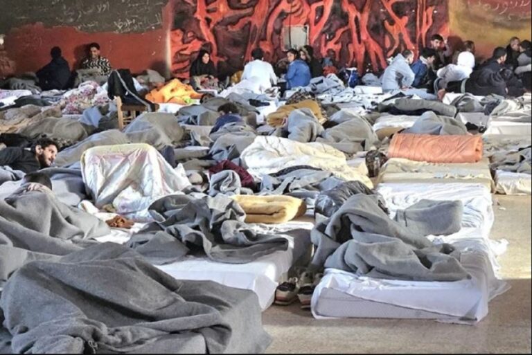 Εικόνα σοκ: Υγειονομική βόμβα οι συνθήκες των μεταναστών στο Ηράκλειο | Video