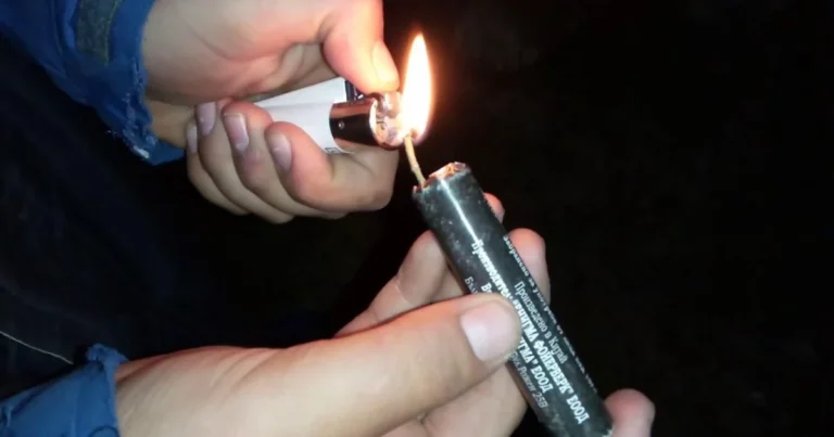 Κρήτη | Καρέ-καρέ η στιγμή που ο δράστης πυροδοτεί τον εμπρηστικό μηχανισμό – Αποκαλυπτικό βίντεο