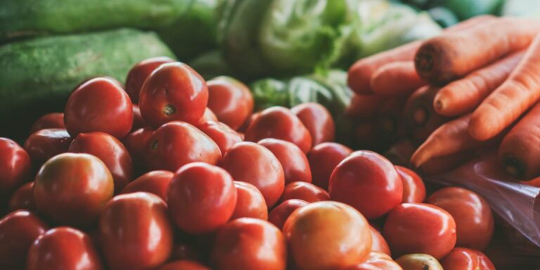 Κρήτη | «Φωτιά» οι τιμές των οπωροκηπευτικών – Πόσο πωλούνται σήμερα στη λαϊκή