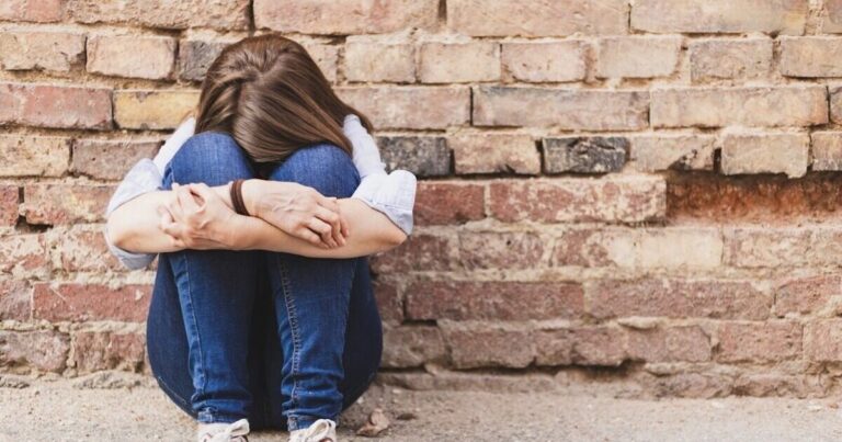 Κρήτη | Μαθήτρια καταγγέλλει εκπαιδευτικό για ανάρμοστη συμπεριφορά με… μασάζ