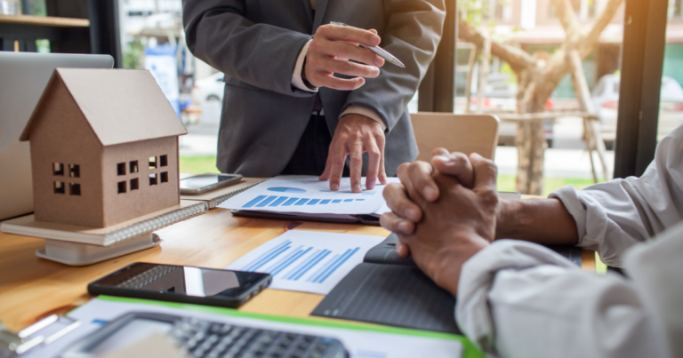 Θα πέσουν ή θα ανέβουν οι τιμές; – Κομφούζιο στην αγορά ακινήτων με τον πόλεμο