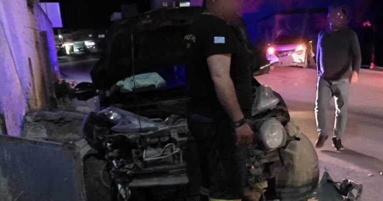 Κρήτη | Σφοδρή σύγκρουση αυτοκινήτων το βράδυ – Δύο άτομα στο Νοσοκομείο