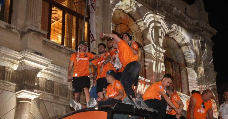 ΟΦΗ: Οι κυπελλούχοι Ελλάδας στη Λότζια – Πανηγυρική υποδοχή από τον Δήμαρχο Ηρακλείου | Video