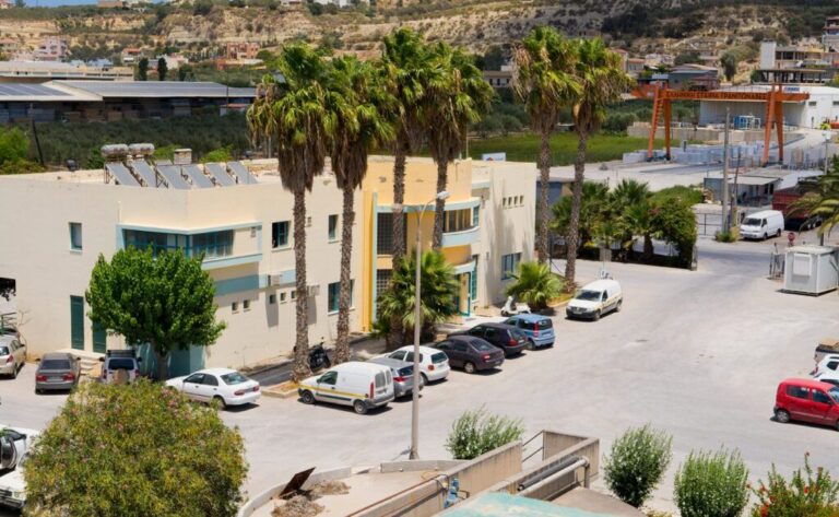 Κρήτη | Στη Λ. Δημοκρατίας συνεχίζονται ο εργασίες σύνδεσης περιοχών με το νέο δίκτυο ύδρευσης της ΔΕΥΑΗ