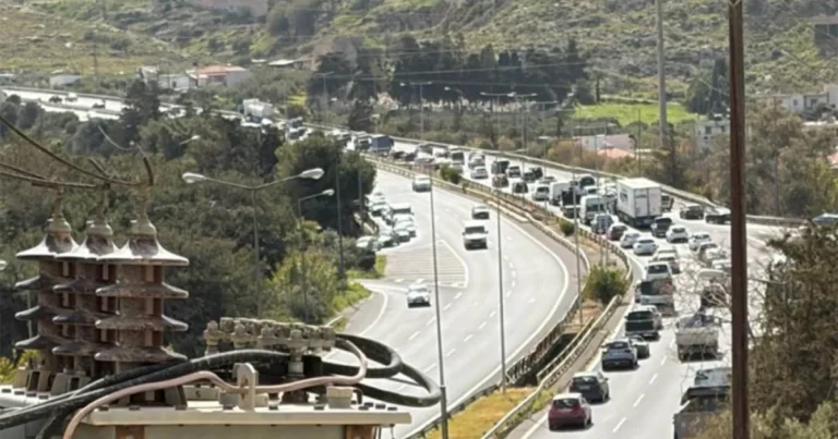 Κυκλοφοριακό χάος στον ΒΟΑΚ – Ουρές χιλιομέτρων προς Ρέθυμνο