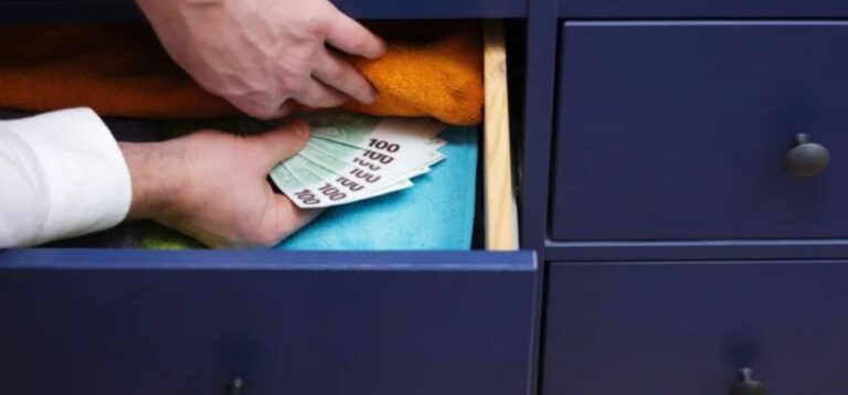 Κρήτη | Αδερφές μπούκαραν σε σπίτι και έκλεψαν 3.000 ευρώ – Συνελήφθη και η μητέρα τους