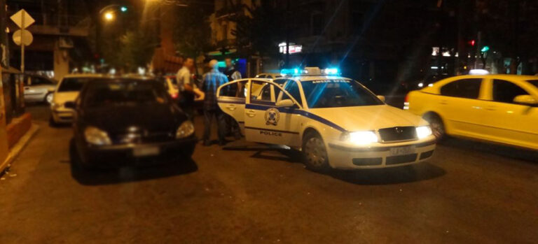 Κρήτη | Επεισόδιο έξω από μπαρ – Του έσπασαν το αυτοκίνητο, τους “έσπασε” στο ξύλο