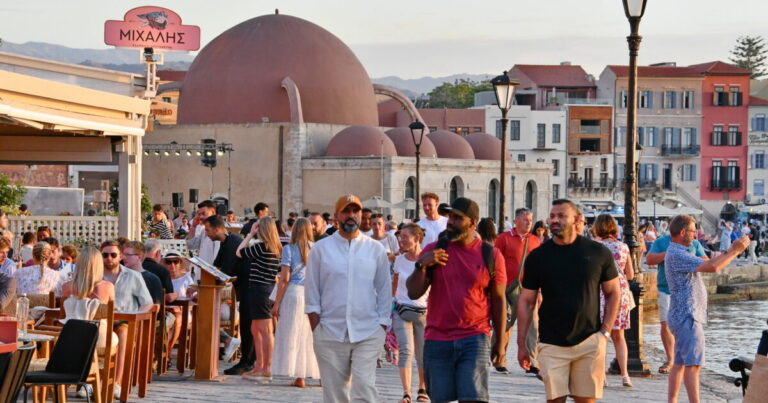 Τι βλέπουν οι μεγάλοι tour operators για τη φετινή σεζόν – Η Κρήτη στις κυριότερες προτιμήσεις των Γεμανών