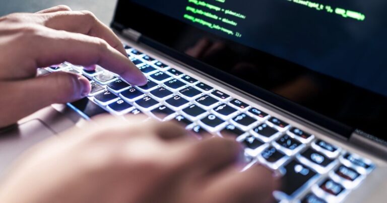 Στα χέρια της ΕΛ.ΑΣ. ο «επενδυτής» που ρήμαξε και το Ηράκλειο: Υποσχόταν «τρελά» κέρδη και άρπαξε 376.000 ευρώ!