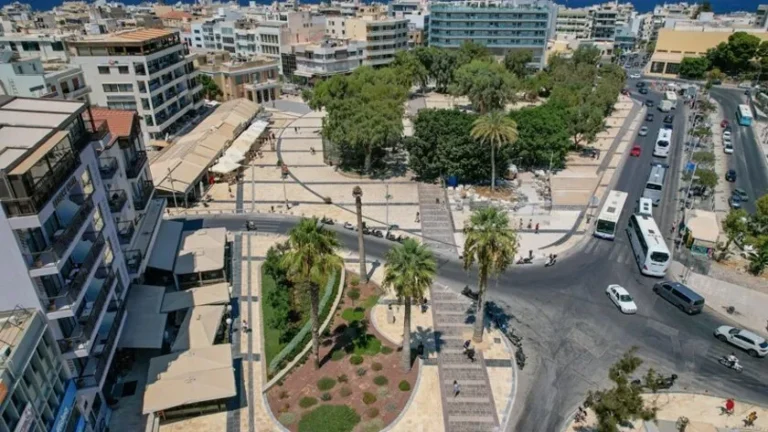 Νέα εποχή για πάρκα και πλατείες στο Ηράκλειο – 600 δέντρα και χιλιάδες φυτά αλλάζουν την εικόνα της πόλης