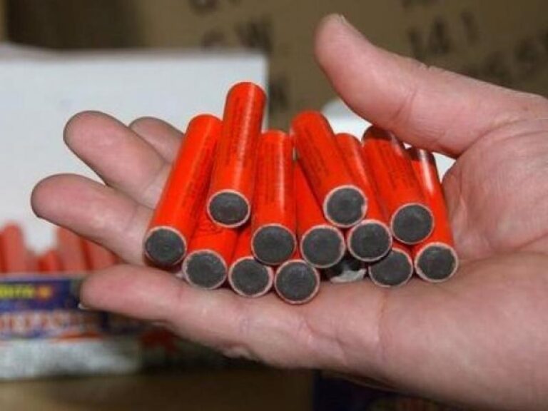 Κρήτη | Ανήλικος προετοιμαζόταν για το Πάσχα με κροτίδες και φωτοβολίδες – Συνελήφθη από την Αστυνομία