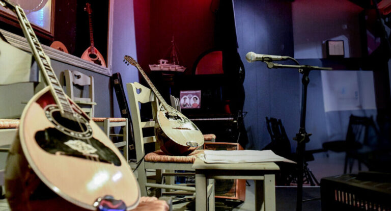 «Παραφωνίες» στο τουριστικό θαύμα της Κρήτης: Απλήρωτοι από πέρυσι δύο μουσικοί σε μέγαλο ξενοδοχείο στην Χερσόνησο