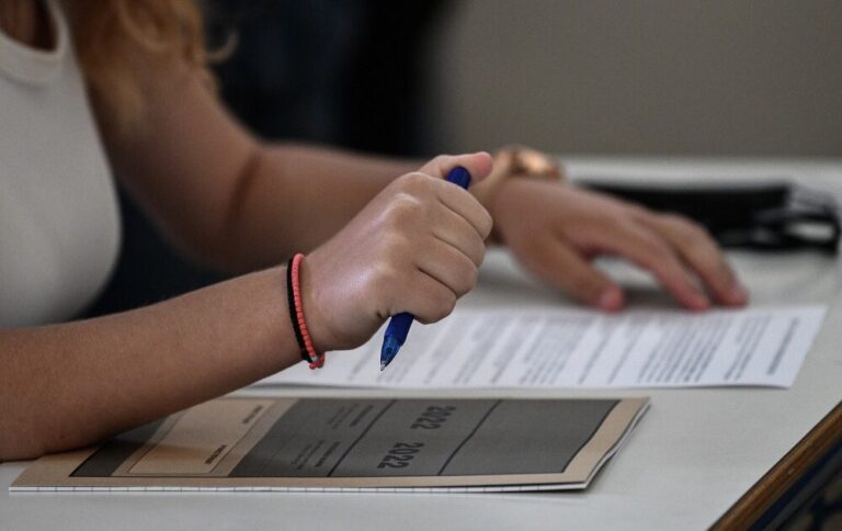 Αυτή είναι η τηλεφωνική γραμμή ψυχολογικής υποστήριξης για τους μαθητές των Πανελλαδικών εξετάσεων – Πώς θα λειτουργεί