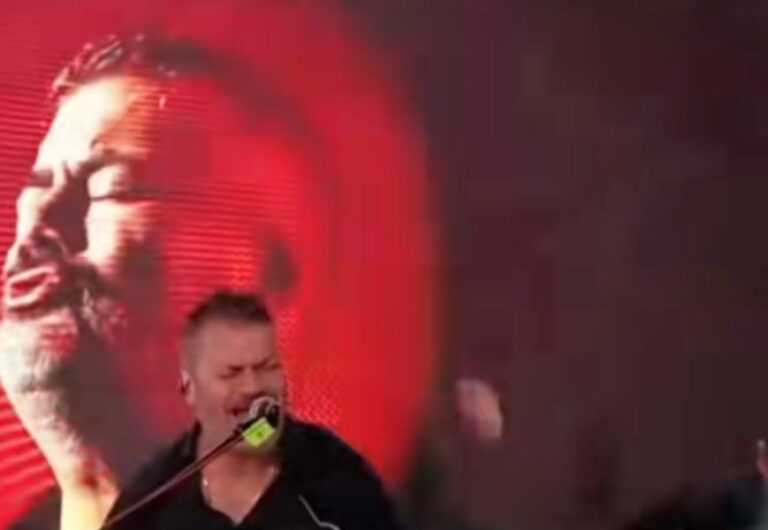 Μανώλης Κονταρός: Αποθεώθηκε σε live – Η μαντινάδα που «σήκωσε» το κοινό στο πόδι | Video