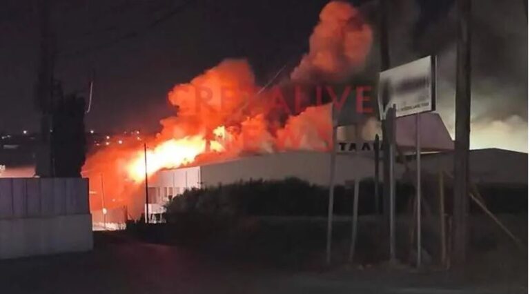 Κρήτη | Στις φλόγες μεγάλη αποθήκη – Ισχυρή δύναμη της Πυροσβεστικής
