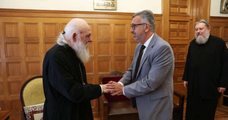 Συνάντηση Προέδρου Κρητικής Εστίας με τον Αρχιεπίσκοπο Ιερώνυμο