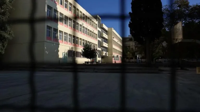 Απίστευτο περιστατικό στο Ηράκλειο: Μαθητές πετούσαν αυγά στα σπίτια καθηγητών τους